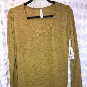 NEW LuLaRoe LYNNAE Top Size Small